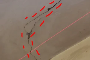 Fissure horizontale sur votre façade : quand faut-il vraiment s'inquiéter ?